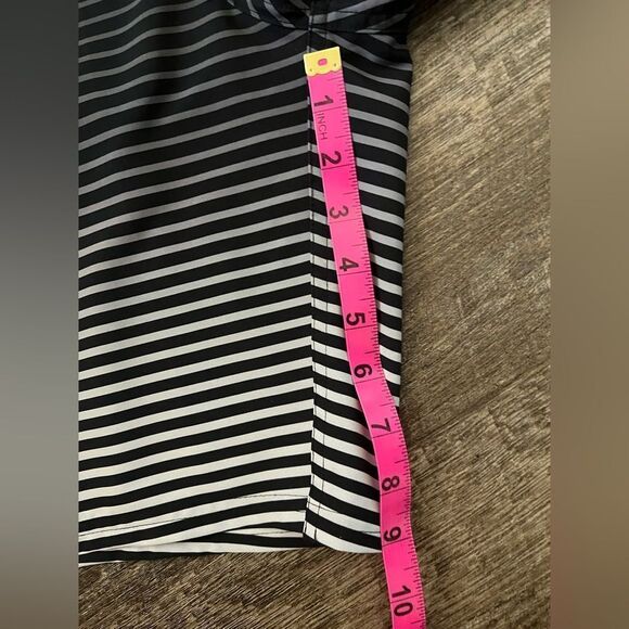 Nike 9" Stripe Breaker Swim Trunks- Size Small - Picture 6 of 6